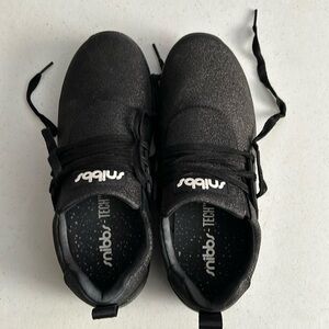 Snibbs non slip black glitter work shoes. Size women’s 11